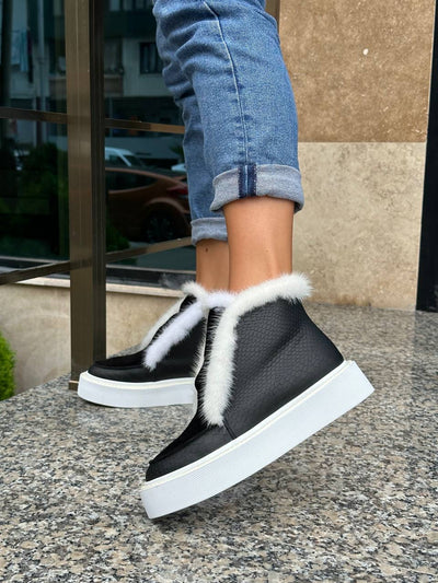 Short Boots Black Leather Fur Lining Women's Footwear Winter Boots Comfortable Fit Ankle Boots Cozy High-Quality Cold Weather Durable Luxury Footwear Trendy Warm Versatile Design